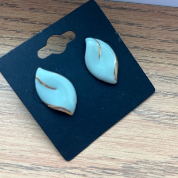 Vintage NAPIER Gold Tone Accent light blue Enameled Leaf Modern Pierced Earrings - Picture 6 of 6